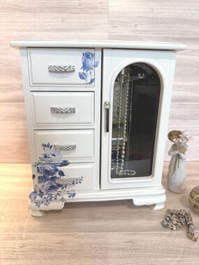MUSICAL  Vintage white and blue hand painted Jewelry Box | shabby chic